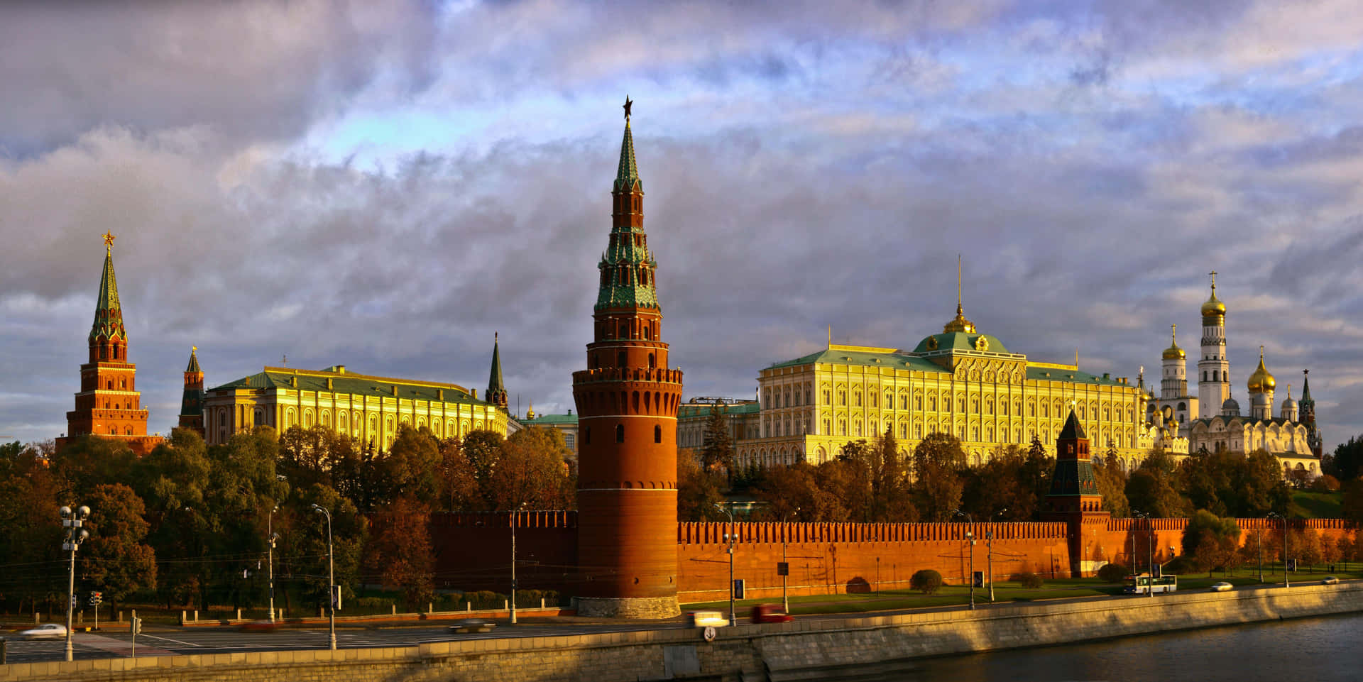 Sunset At Kremlin Grand Palace Wallpaper