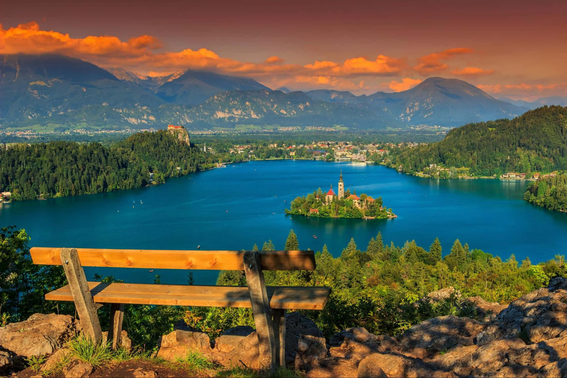 Atardeceren El Lago Bled Visto Desde La Cima De La Montaña Fondo de pantalla