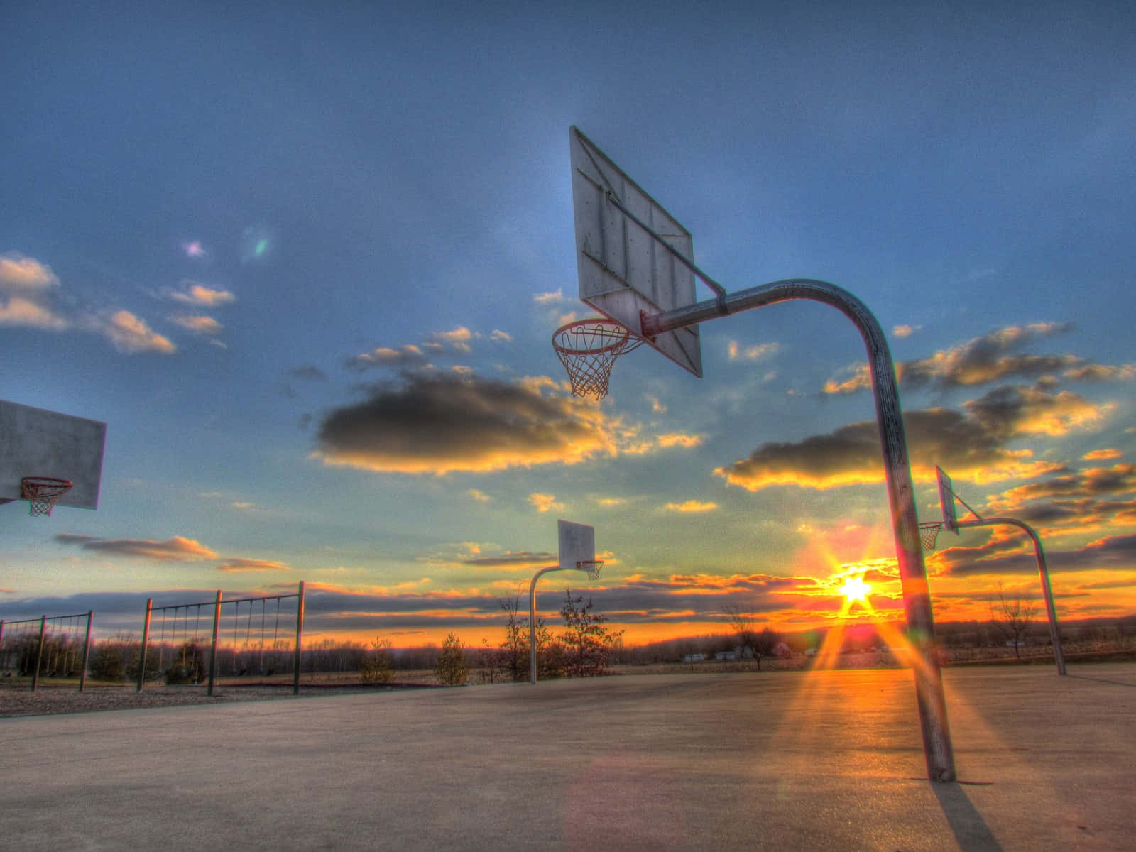 Zonsondergang Basketbalveld.jpg Achtergrond