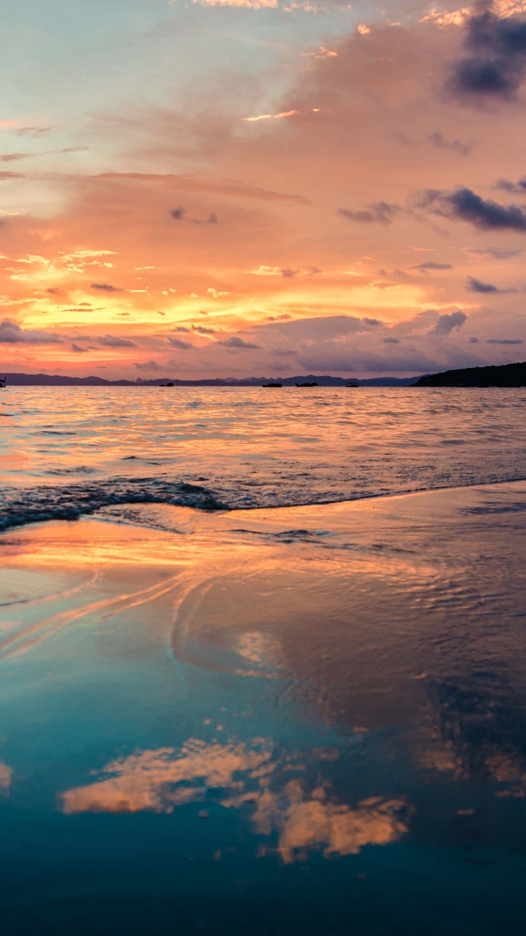 Dieschönheit Eines Sonnenuntergangs Am Strand Auf Einem Iphone Wallpaper