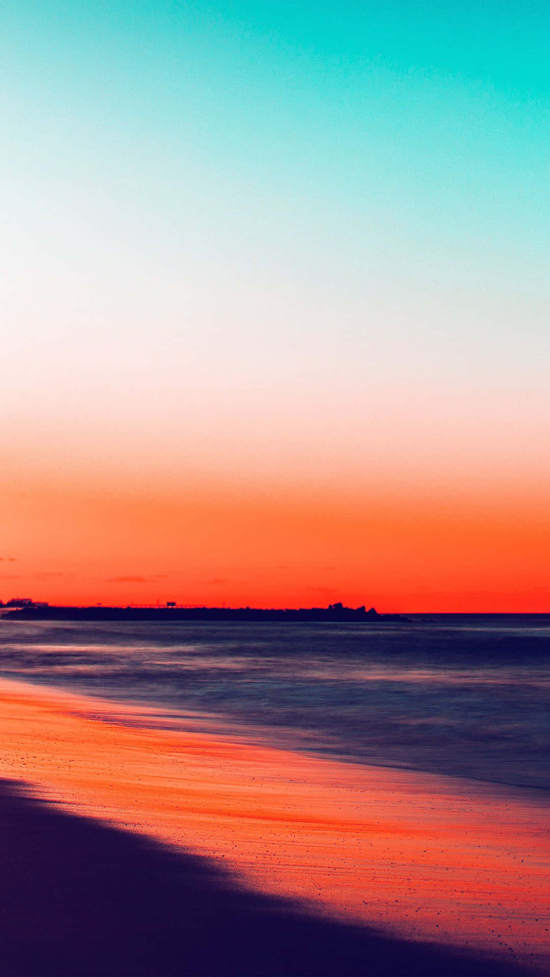 Beobachteden Sonnenuntergang Über Einem Abgelegenen Strand Mit Einem Iphone. Wallpaper