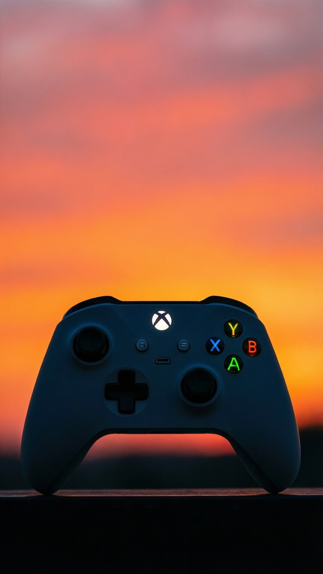 Sagoma del controller Xbox al tramonto