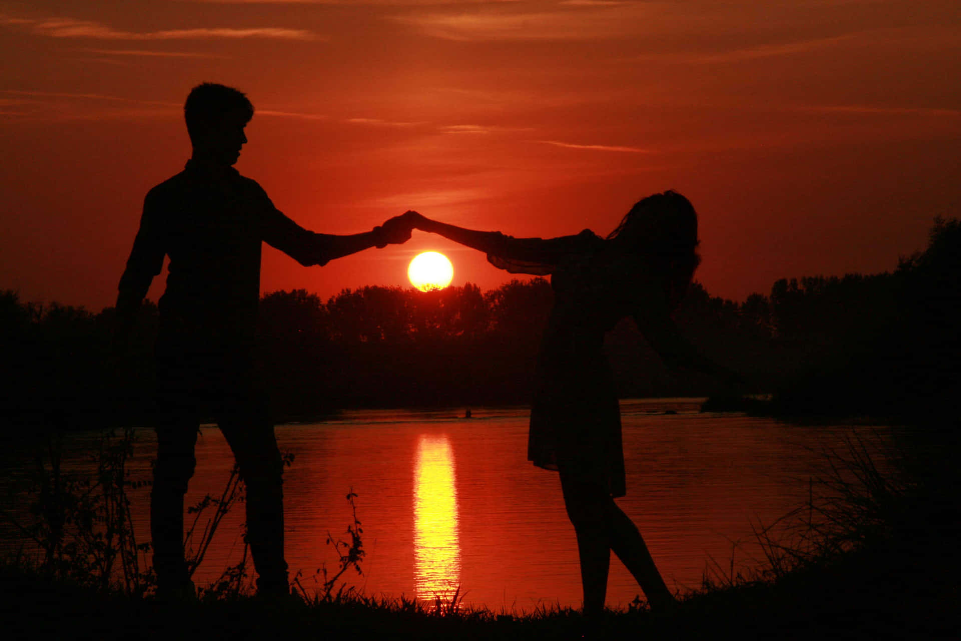 Sunset Couple Picture Holding Hands Silhouette
