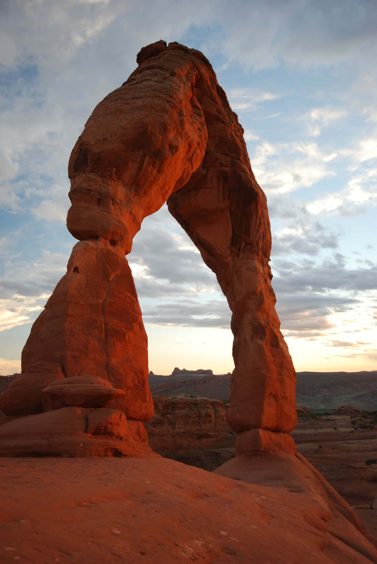 Sunset Glow On Delicate Arch Wallpaper