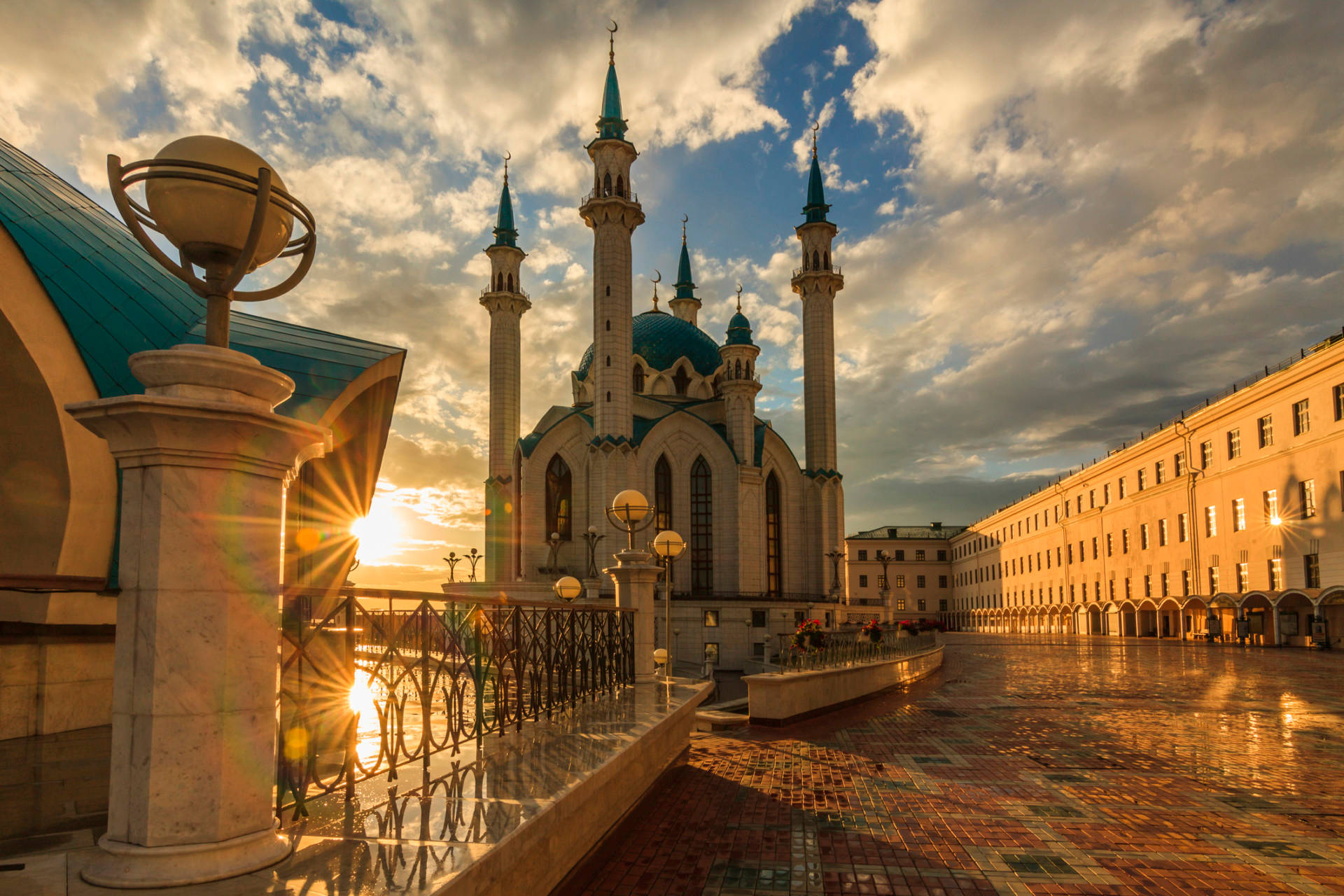 Solnedgångvid Kazan-moskén. Wallpaper