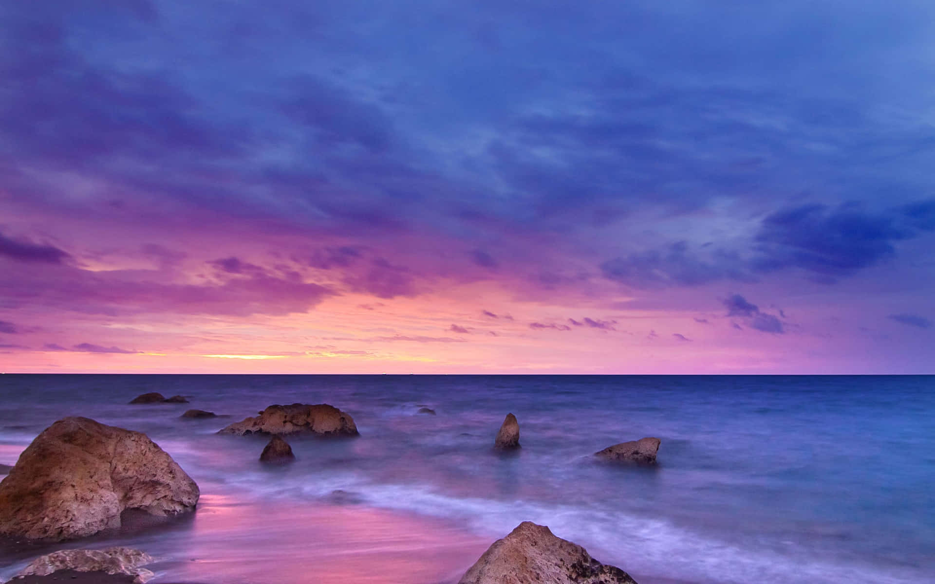 Solnedgangover Havet Baggrund I Størrelsen 2880 X 1800.