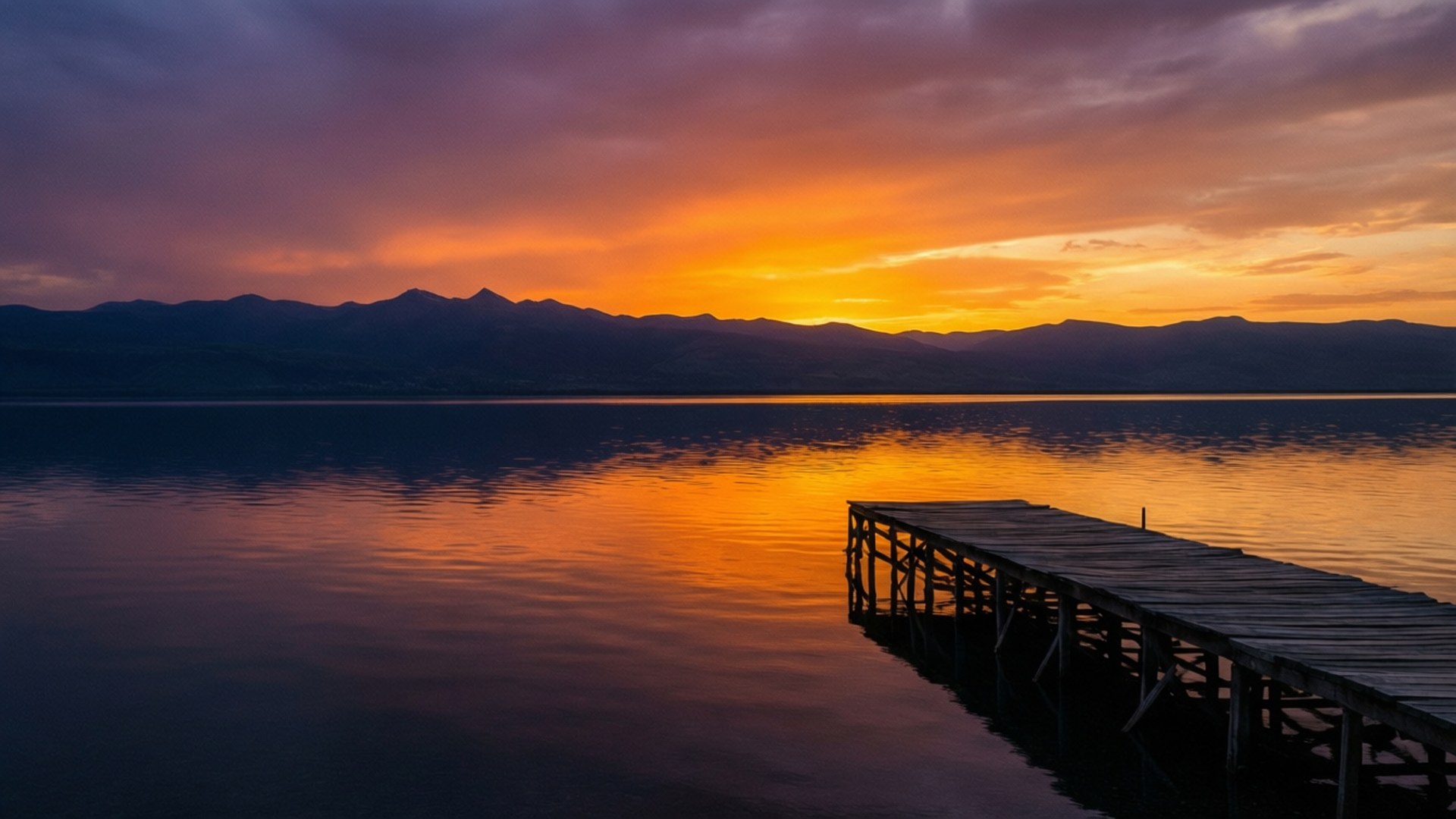 Coucher de soleil sur le lac Sevan Fonds d'écran