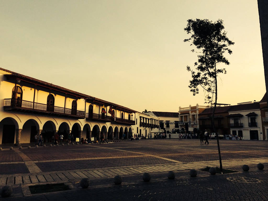 Sonnenuntergangüber Dem Rathaus Von Cartagena Wallpaper