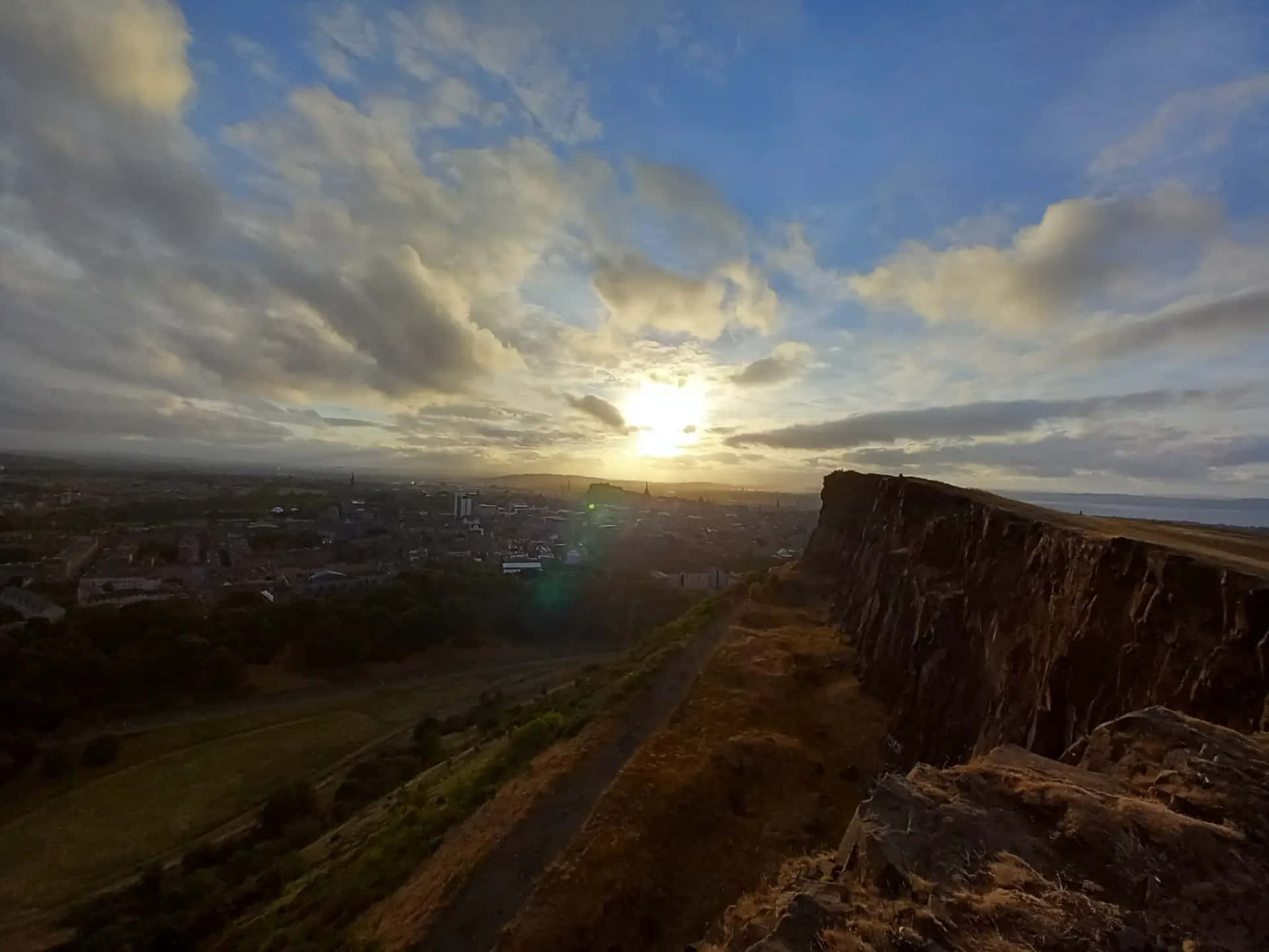 Sunset_ Over_ Salisbury_ Crags Wallpaper