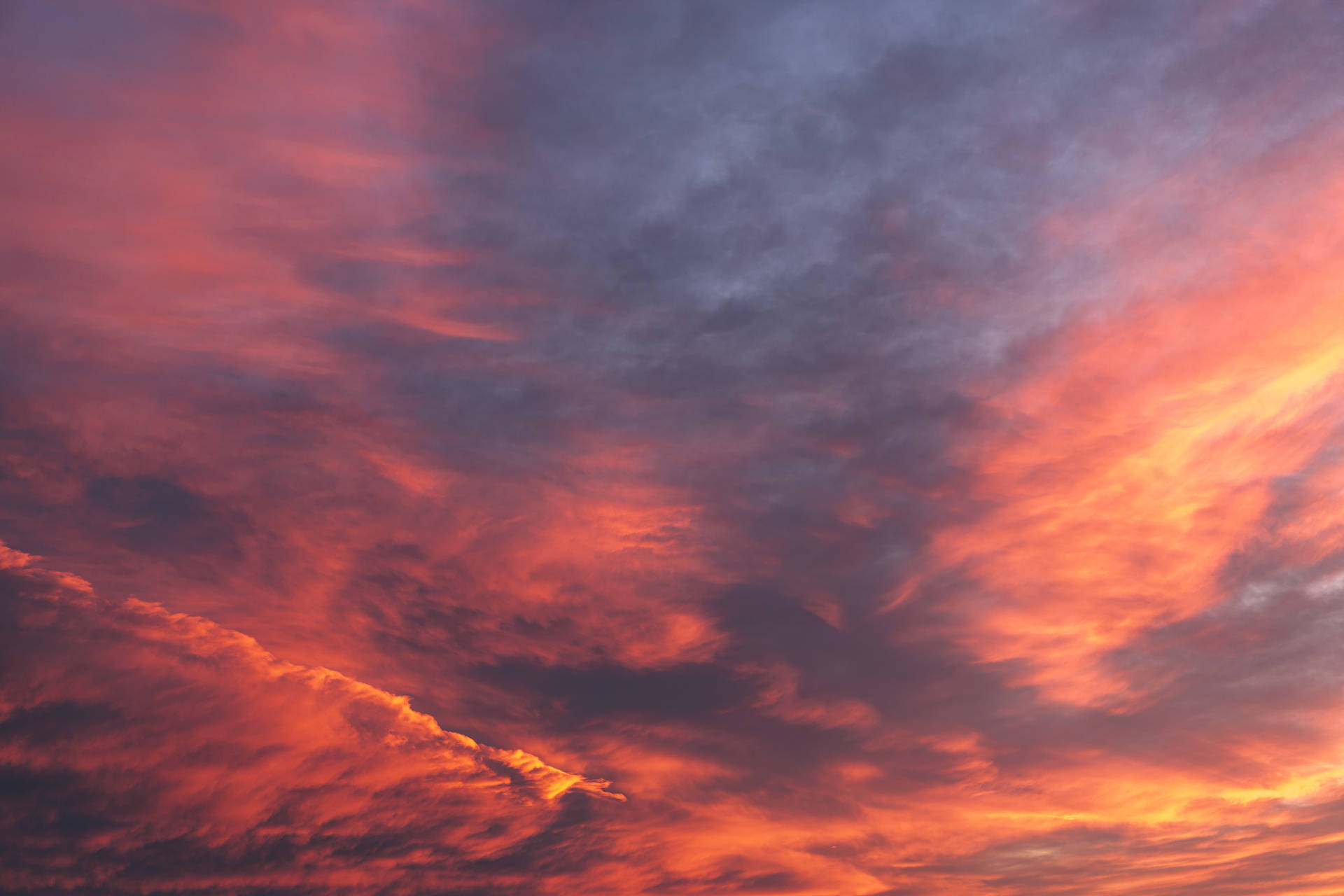 Pôrdo Sol Com Nuvens Vermelhas E Laranjas Para Imac 4k. Papel de Parede