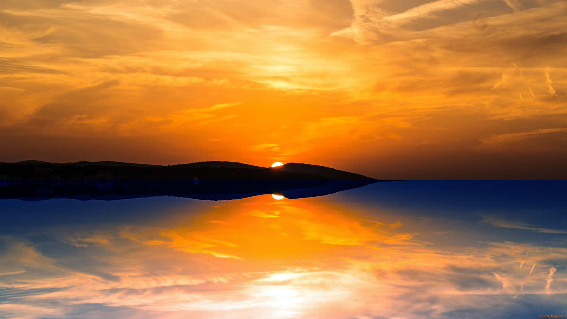 Majestic Sunset Reflection on Serene Waters Wallpaper