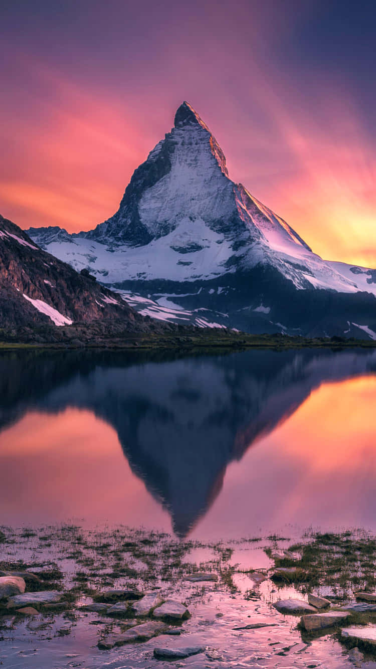 Solnedgångshimmelbakom Matterhorn. Wallpaper