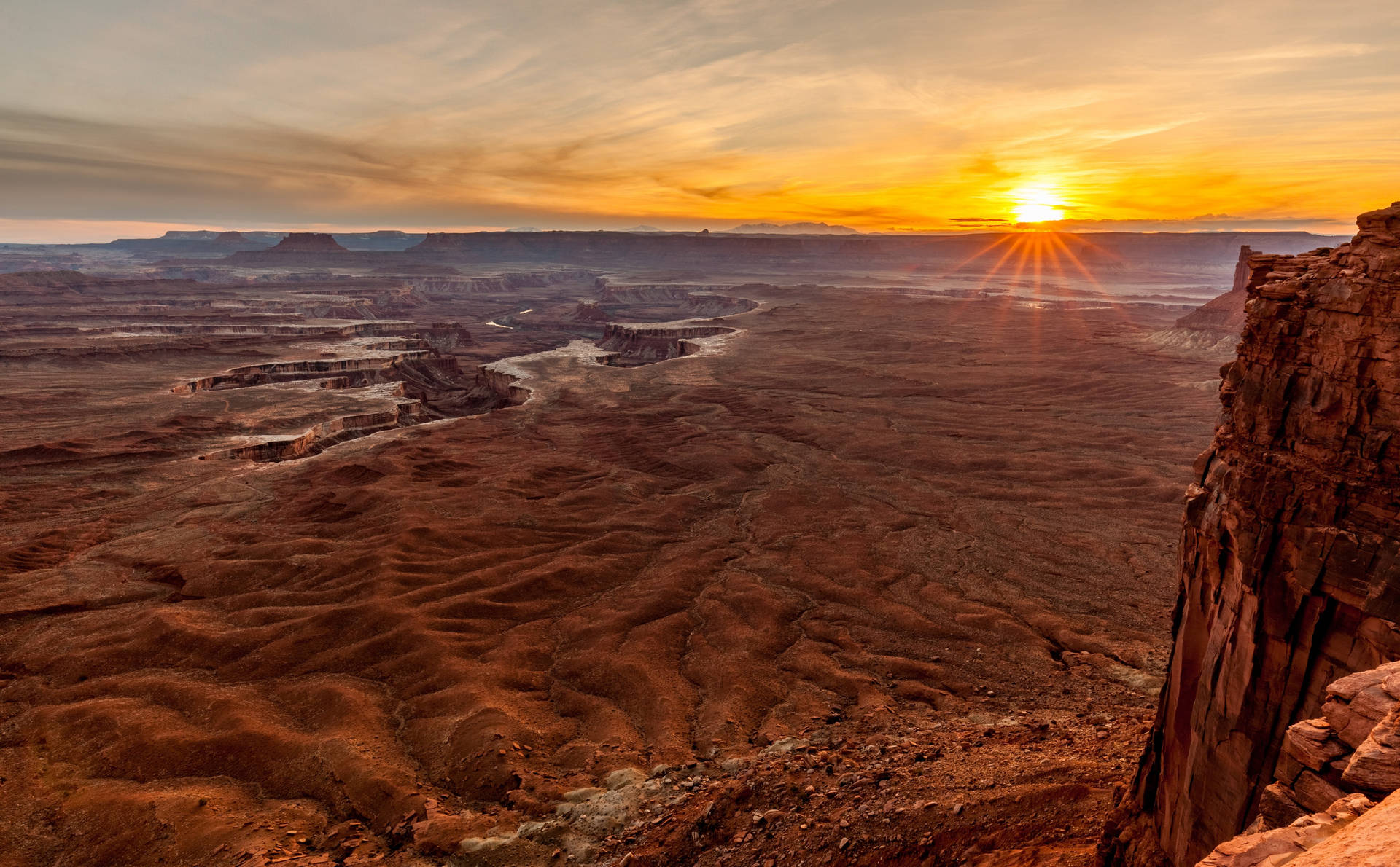 Solnedgångshimmelöver Canyonlands National Park Wallpaper