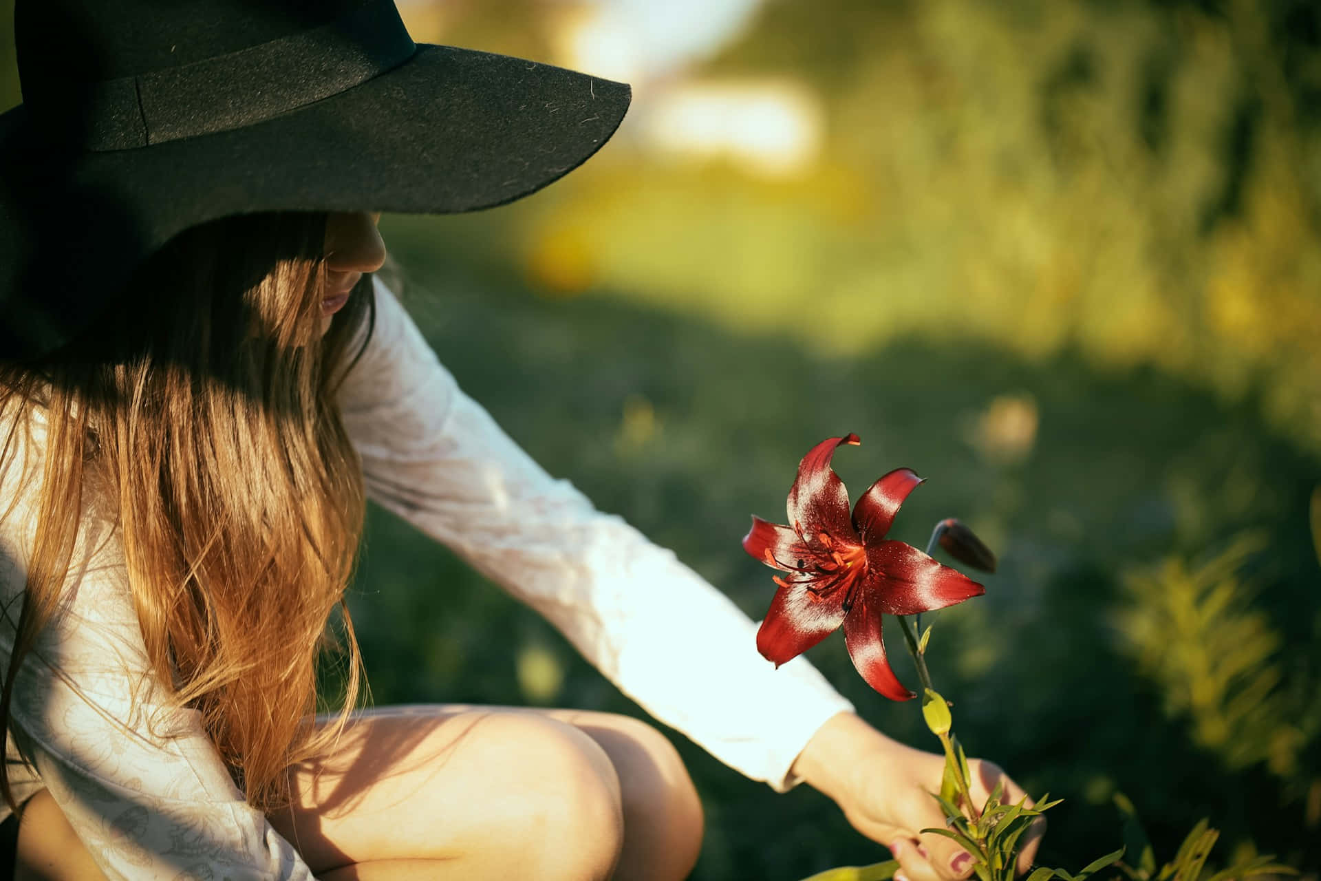 Sunshine Floral Aesthetic Woman Hat Wallpaper