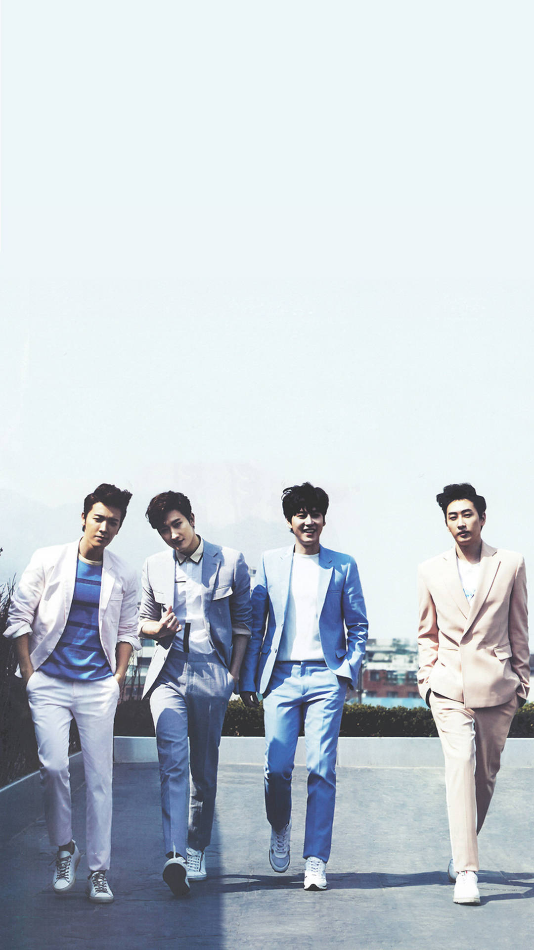 Fire Medlemmer af Super Junior på væggen Wallpaper