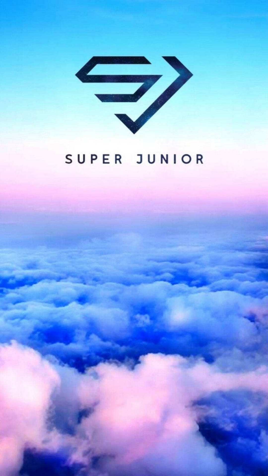 Logode Super Junior Con Nubes Fondo de pantalla