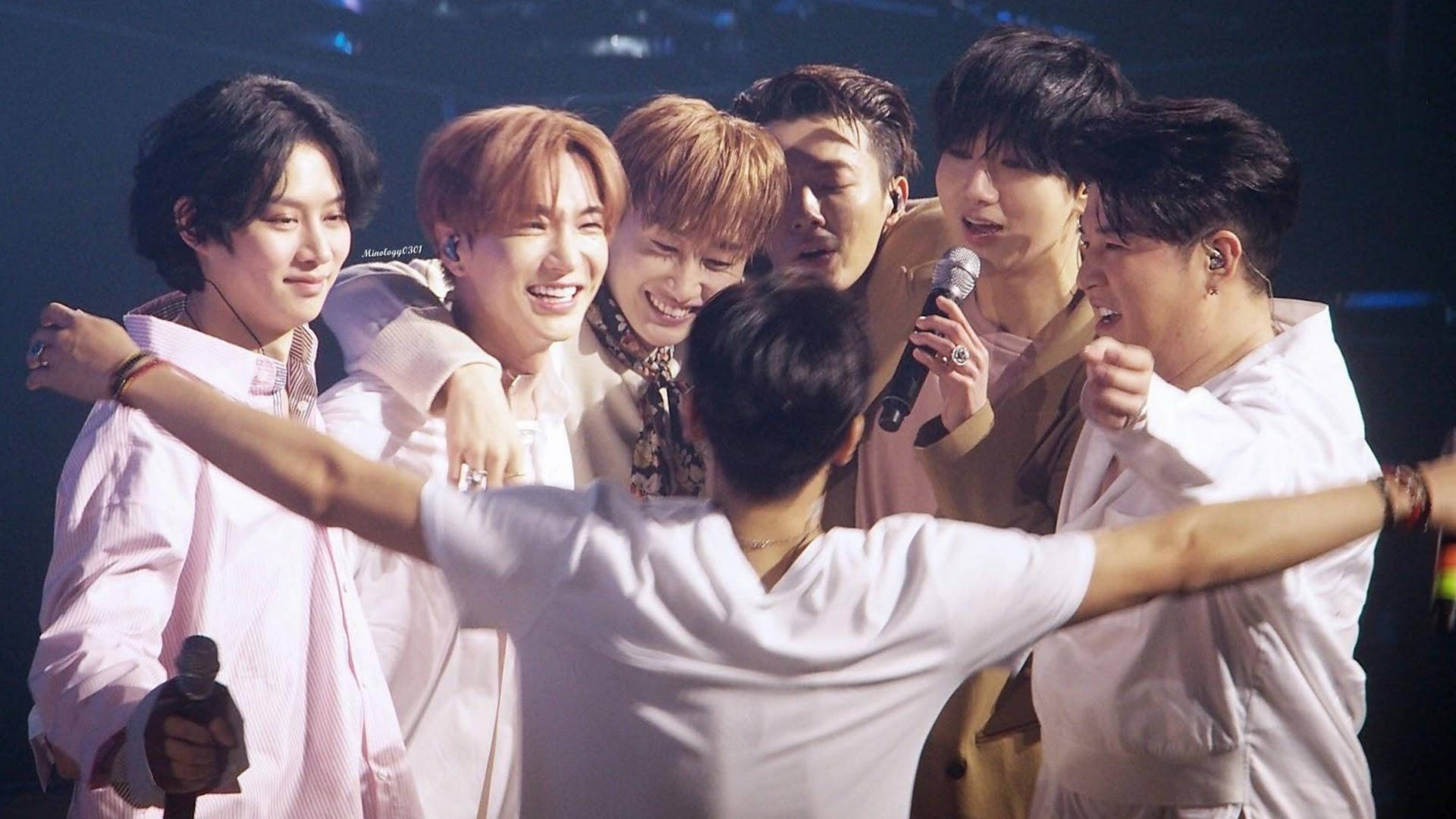 Super Junior Group Hug Wallpaper