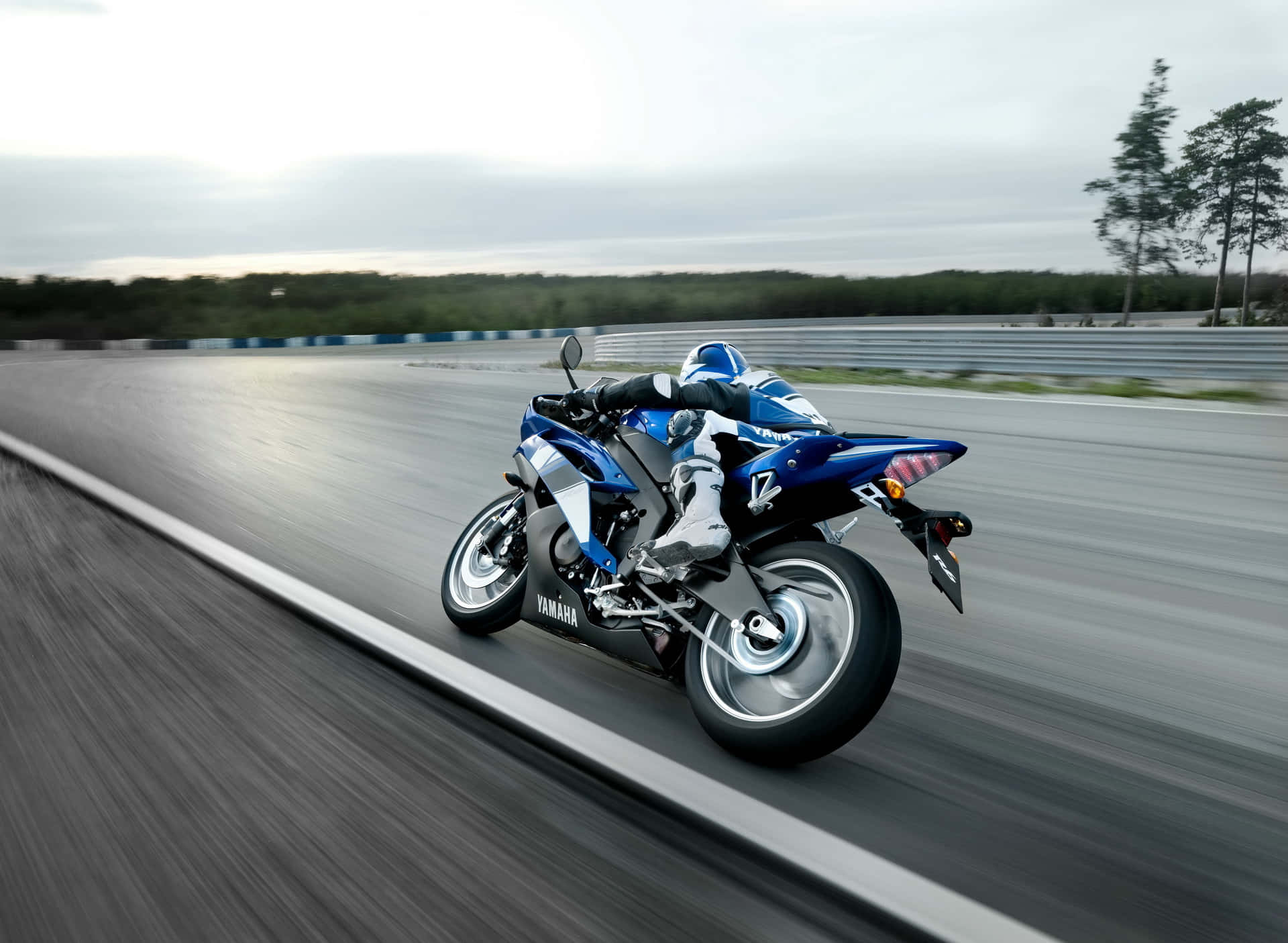 Unleash the power of Superbike!
