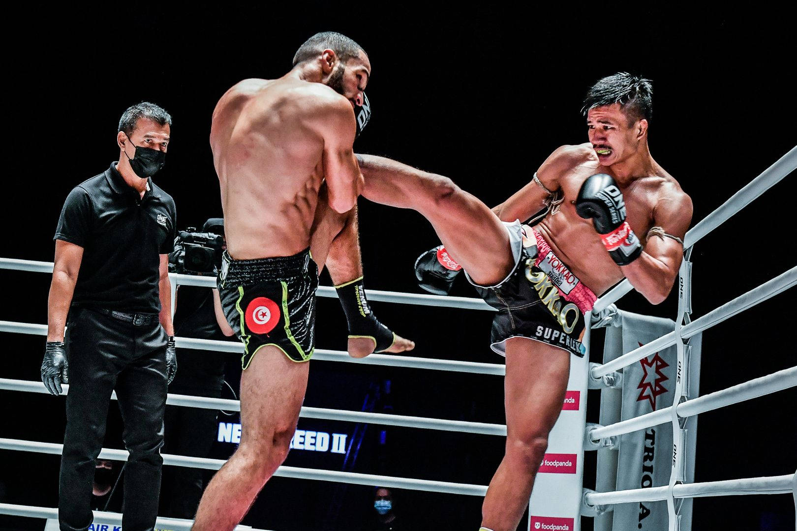 Superlek Kiatmuu9 Versus Fahdi Khaled Kickboxing Match Wallpaper