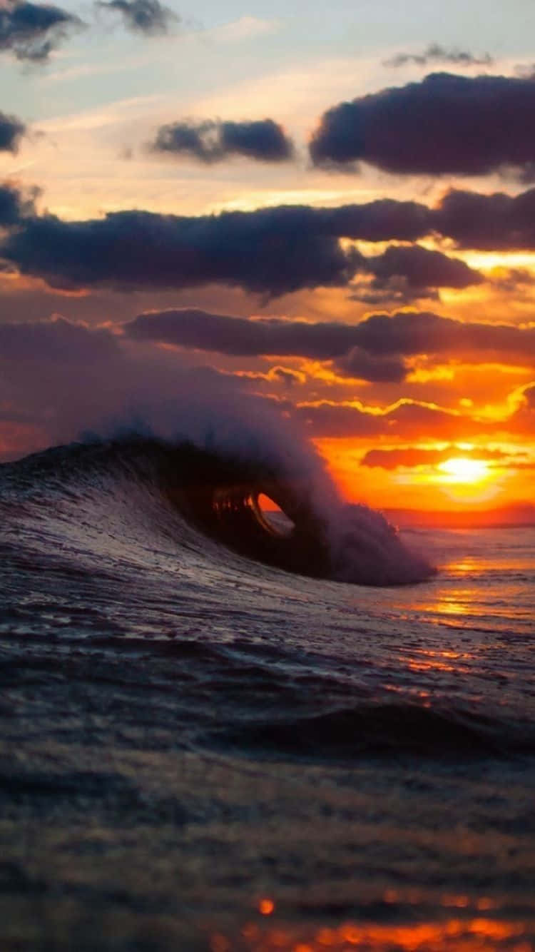 Catch the perfect wave with your iPhone Wallpaper