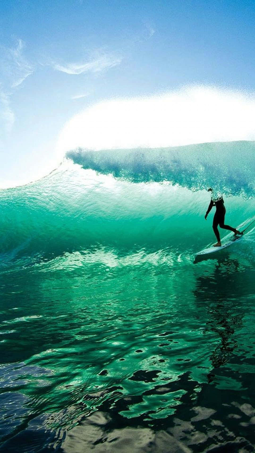 Fang en bølge med den nye surfing iphone tapet Wallpaper