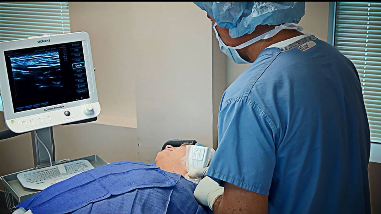 Sistemadi Ultrasuoni Wireless Per Chirurghi Sfondo