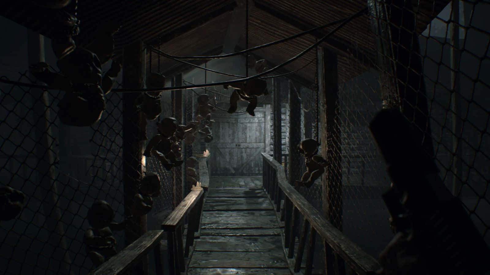 Survival Horror Unleashed: An Intense Moment From Resident Evil 7 Wallpaper