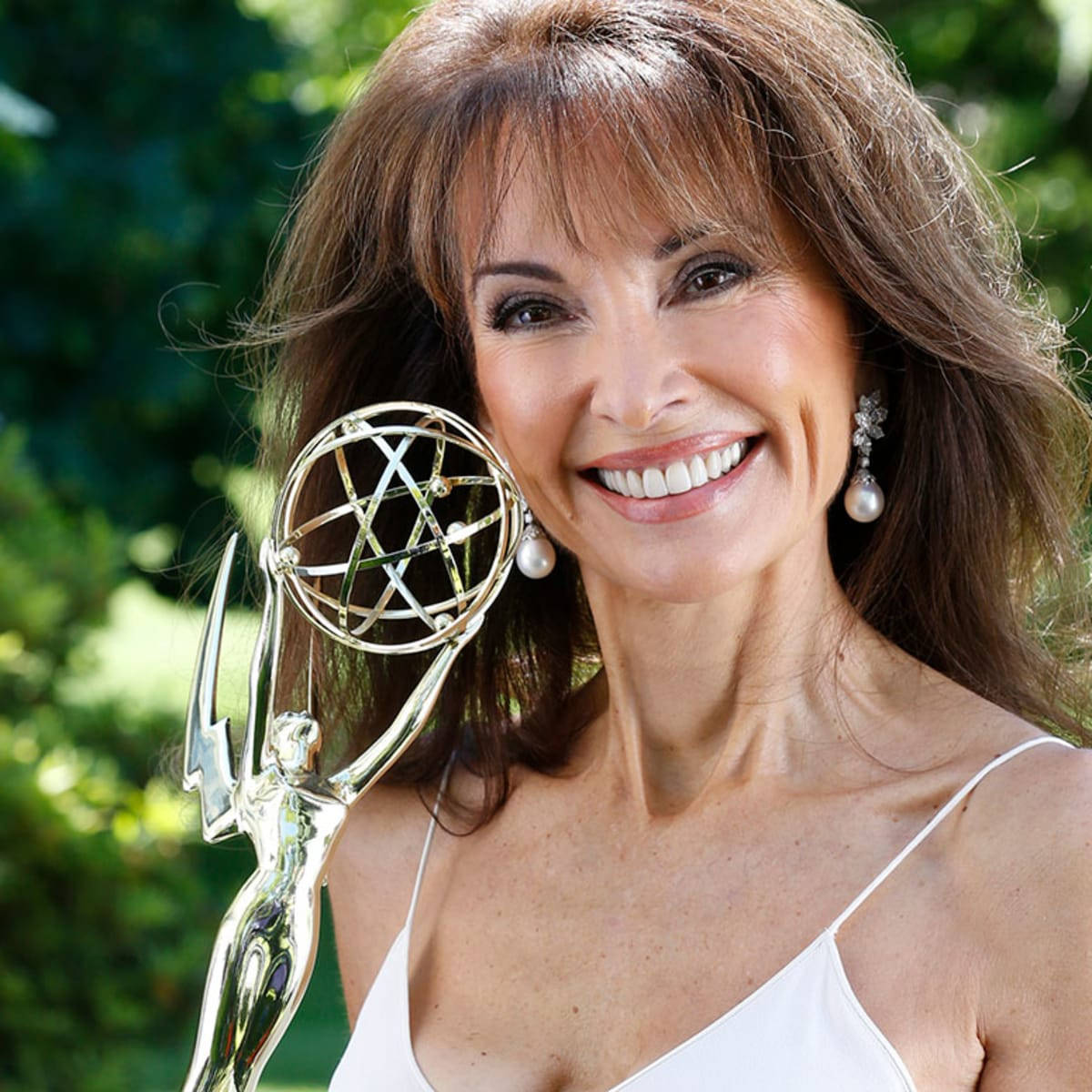 Susan Lucci With Emmy Award Trophy Wallpaper