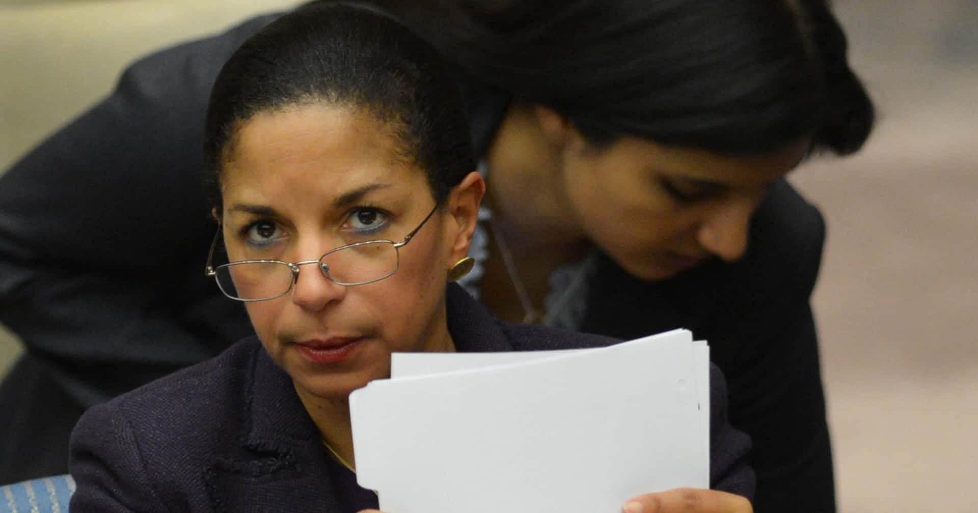 Susan Rice Concentrated Reading Wallpaper