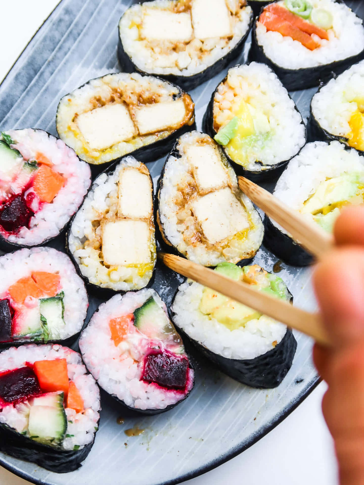 Nydfrisk Og Autentisk Sushi For Den Perfekte Smagsoplevelse.