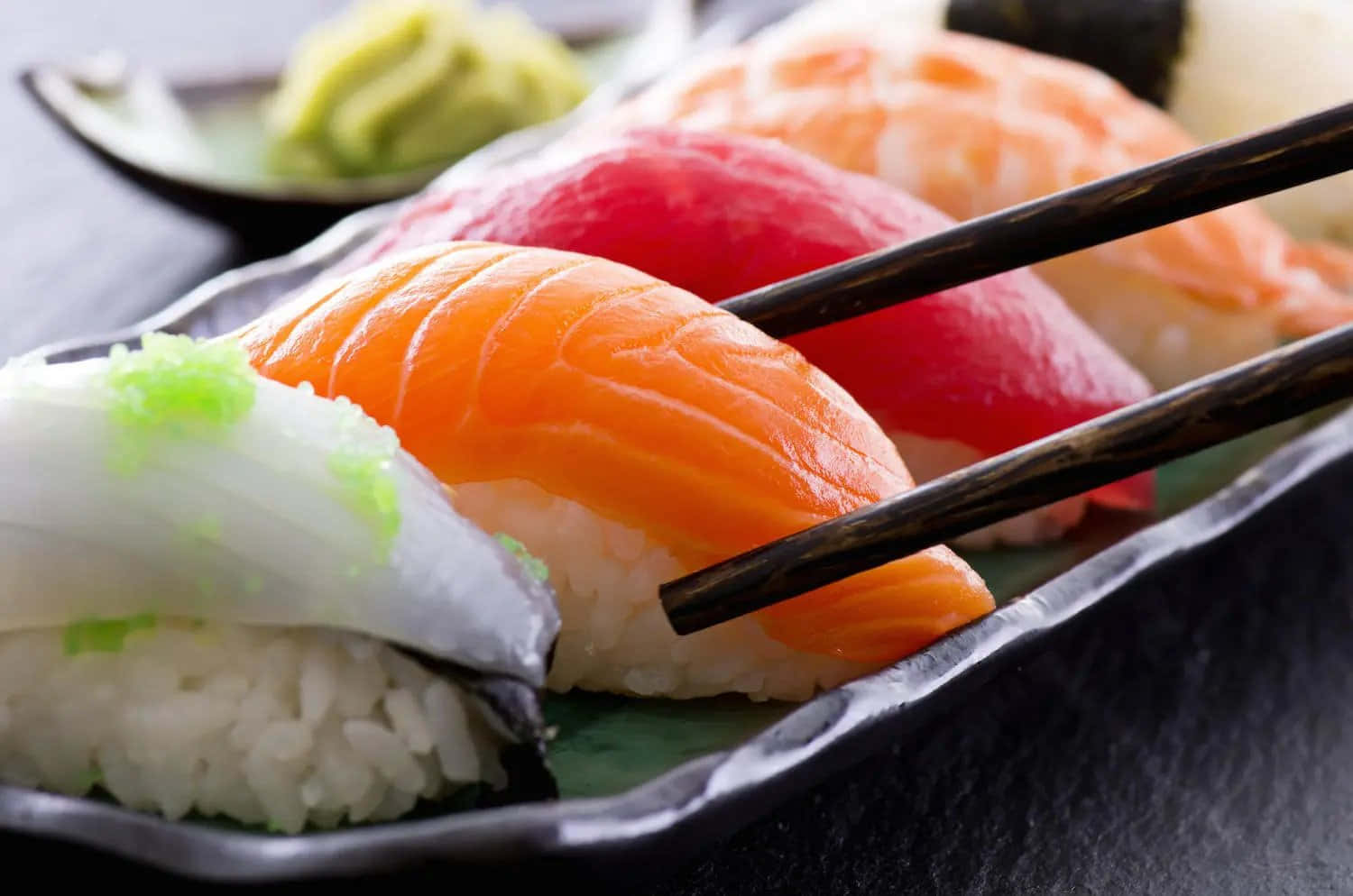 Nydtraditionelle Japanske Sushi-ruller.