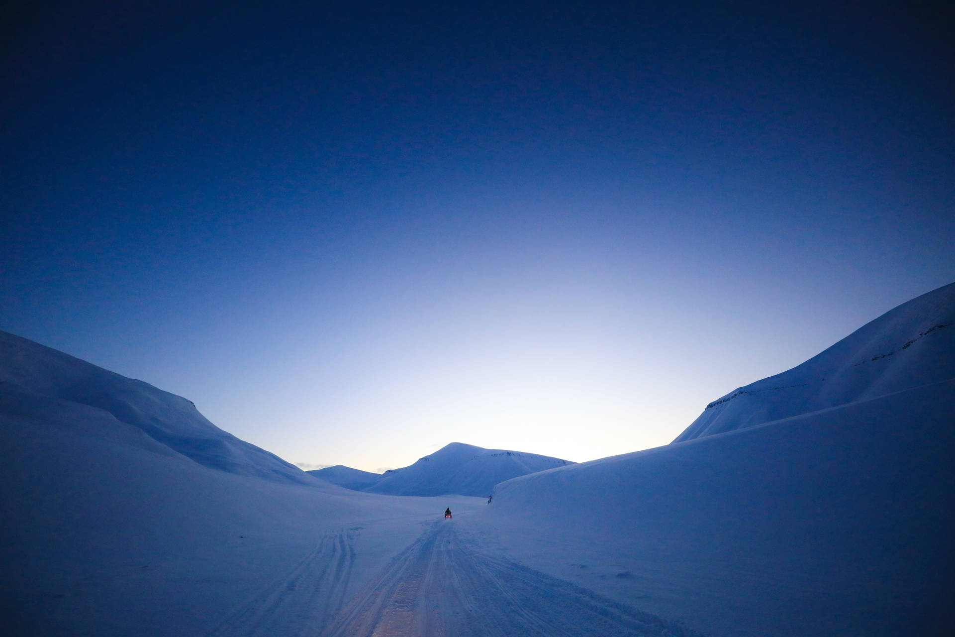 Svalbard fjerne fryse Bjerge Wallpaper
