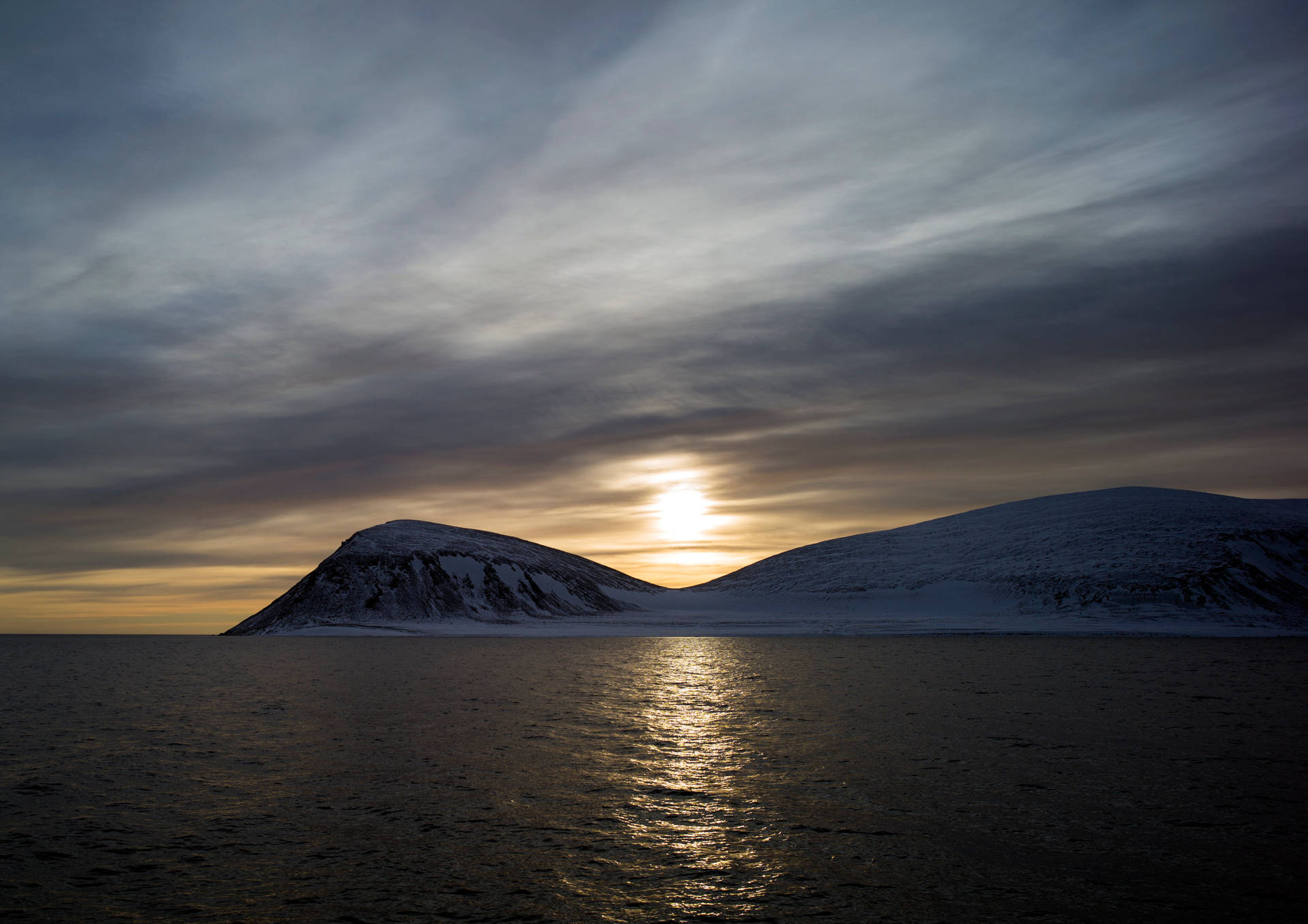 Svalbard Gul Solnedgang Wallpaper