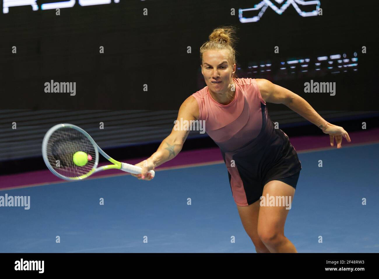 Svetlana Kuznetsova efter jagten på bolden Wallpaper