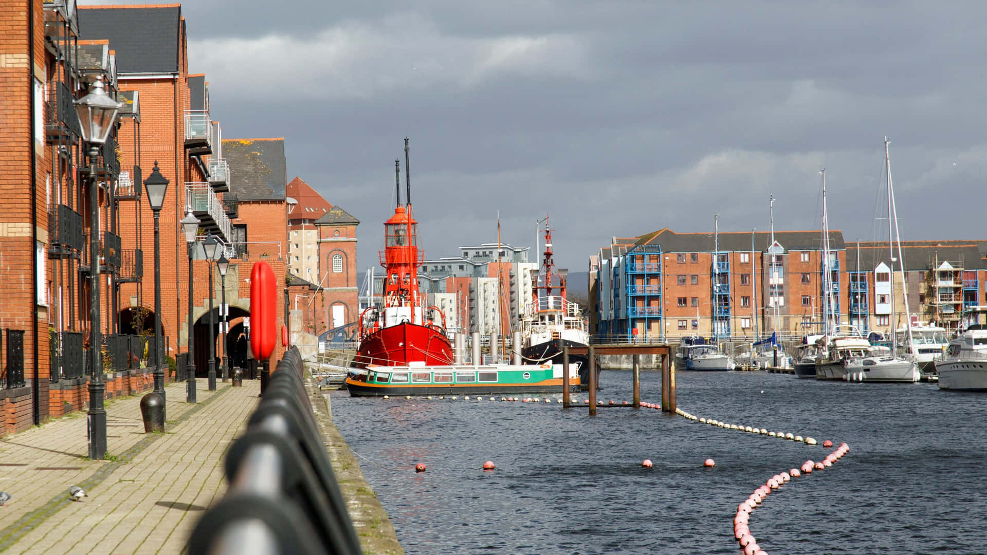 Pemandangan Tepi Laut Swansea Marina Wallpaper