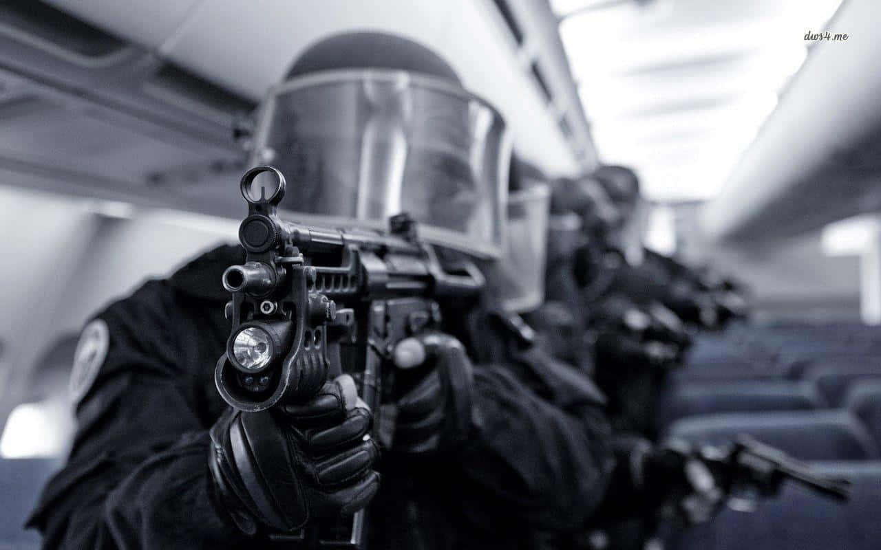 Swat-officerne tjener og beskytter Wallpaper