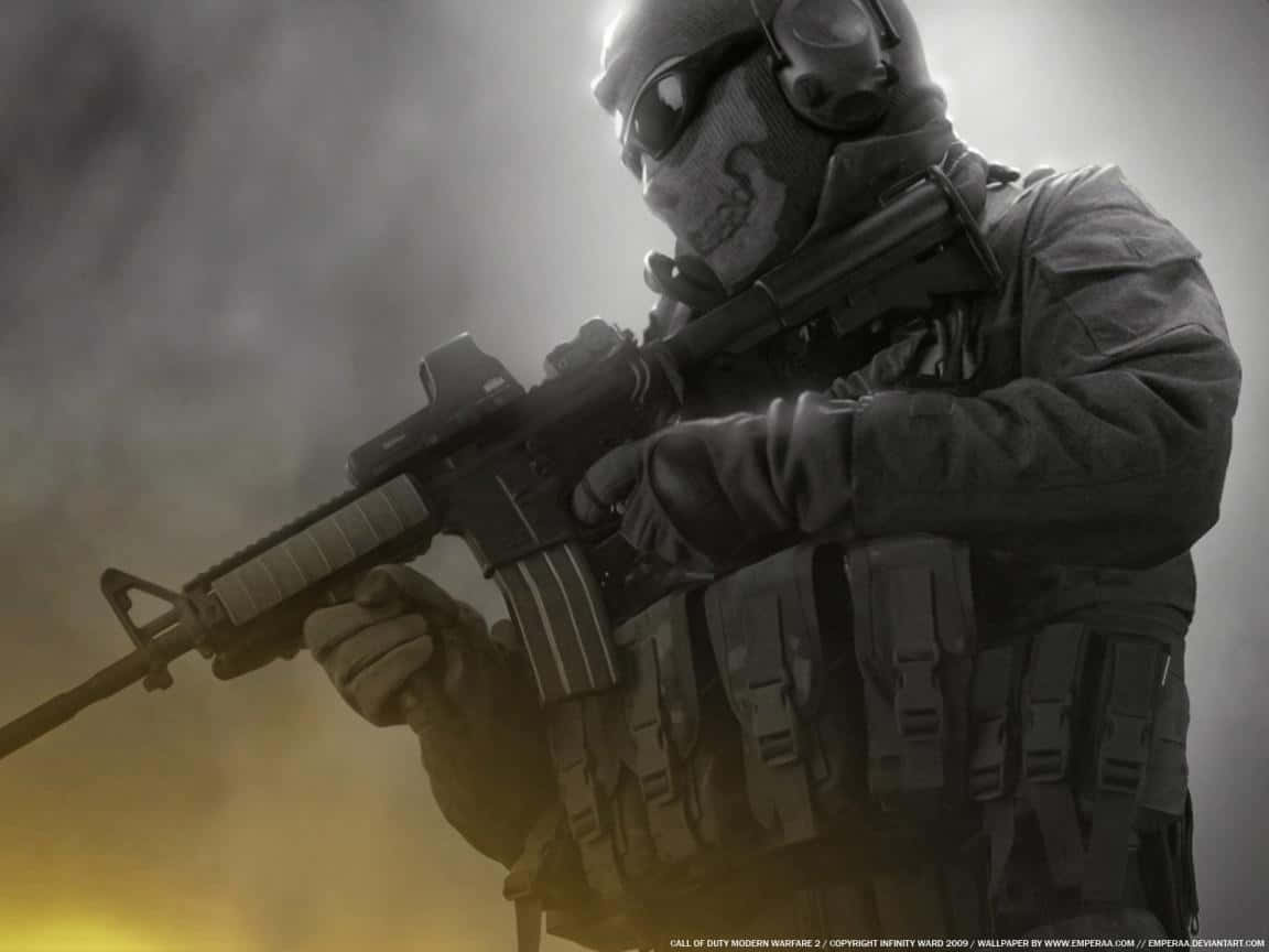 En soldat med et gevær foran et bål. Wallpaper
