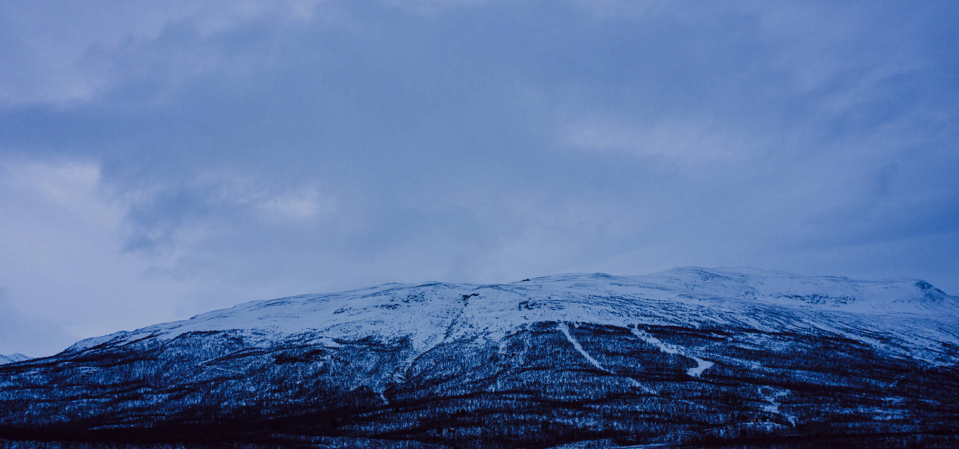 Estaciónde Montaña Abisko En Suecia. Fondo de pantalla