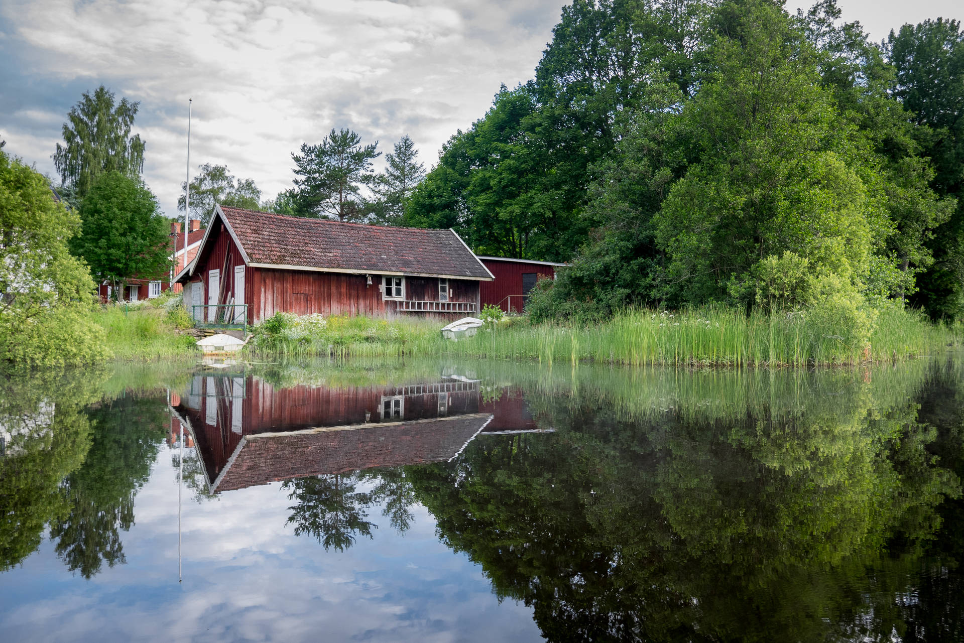Suecia,río Lagan En Värnamo. Fondo de pantalla