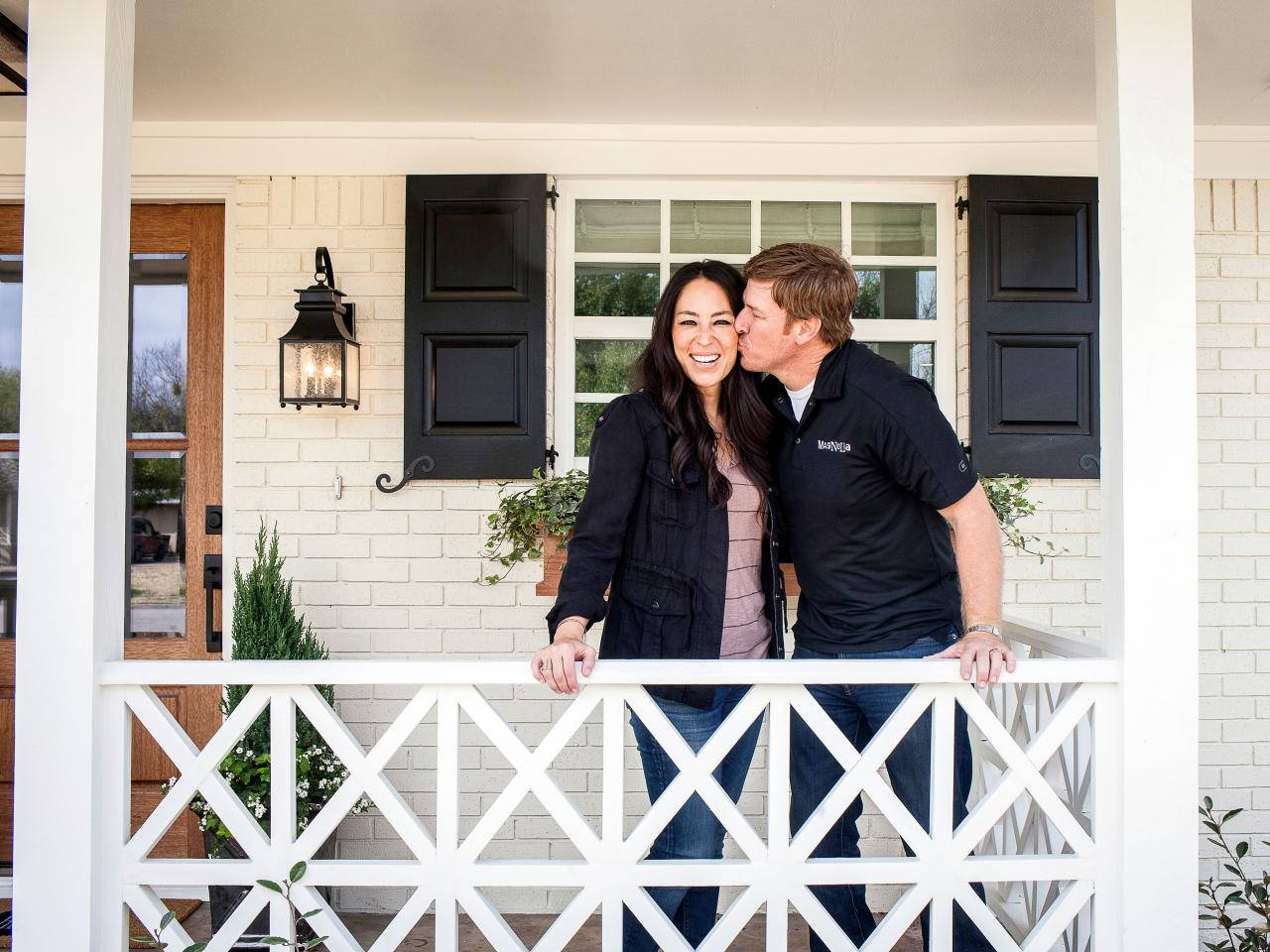 Sweet Couple Joanna And Chip Gaines Wallpaper