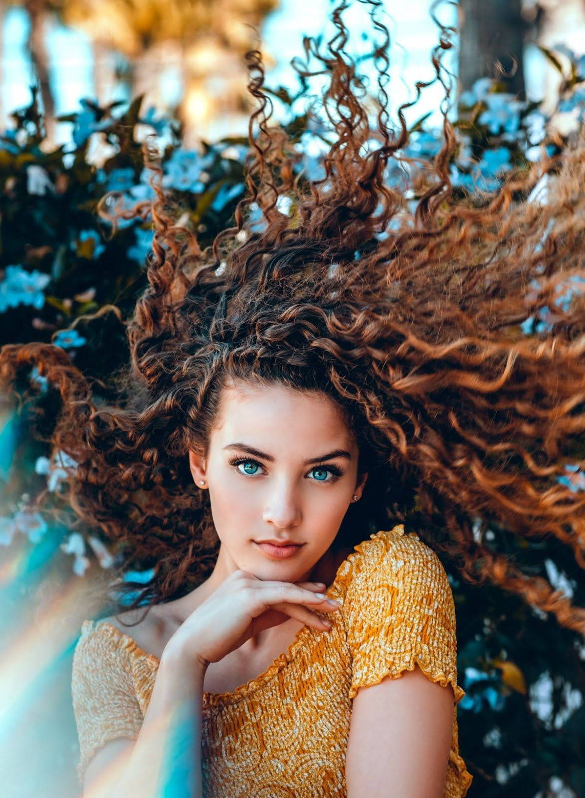 Charismatic Girl with Bountiful Curly Hair Wallpaper