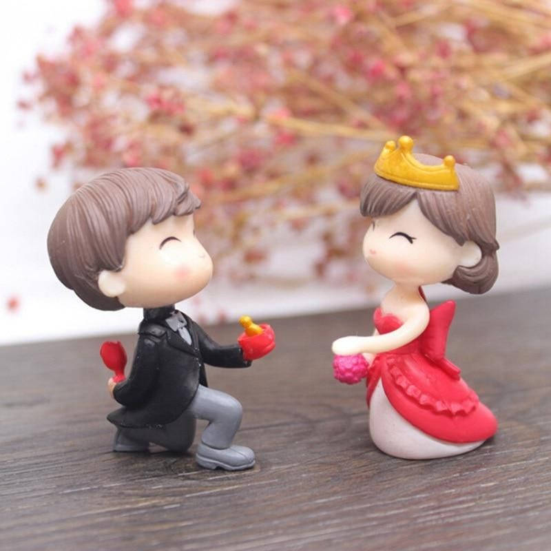 "sweet Moments Of A Doll Couple In Love" Wallpaper