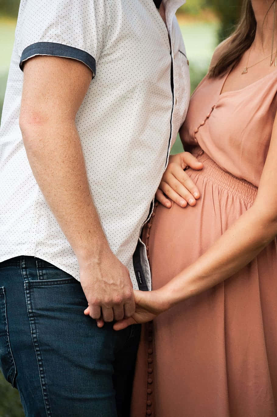 Sweet Pregnant Couple Holding Hands Wallpaper