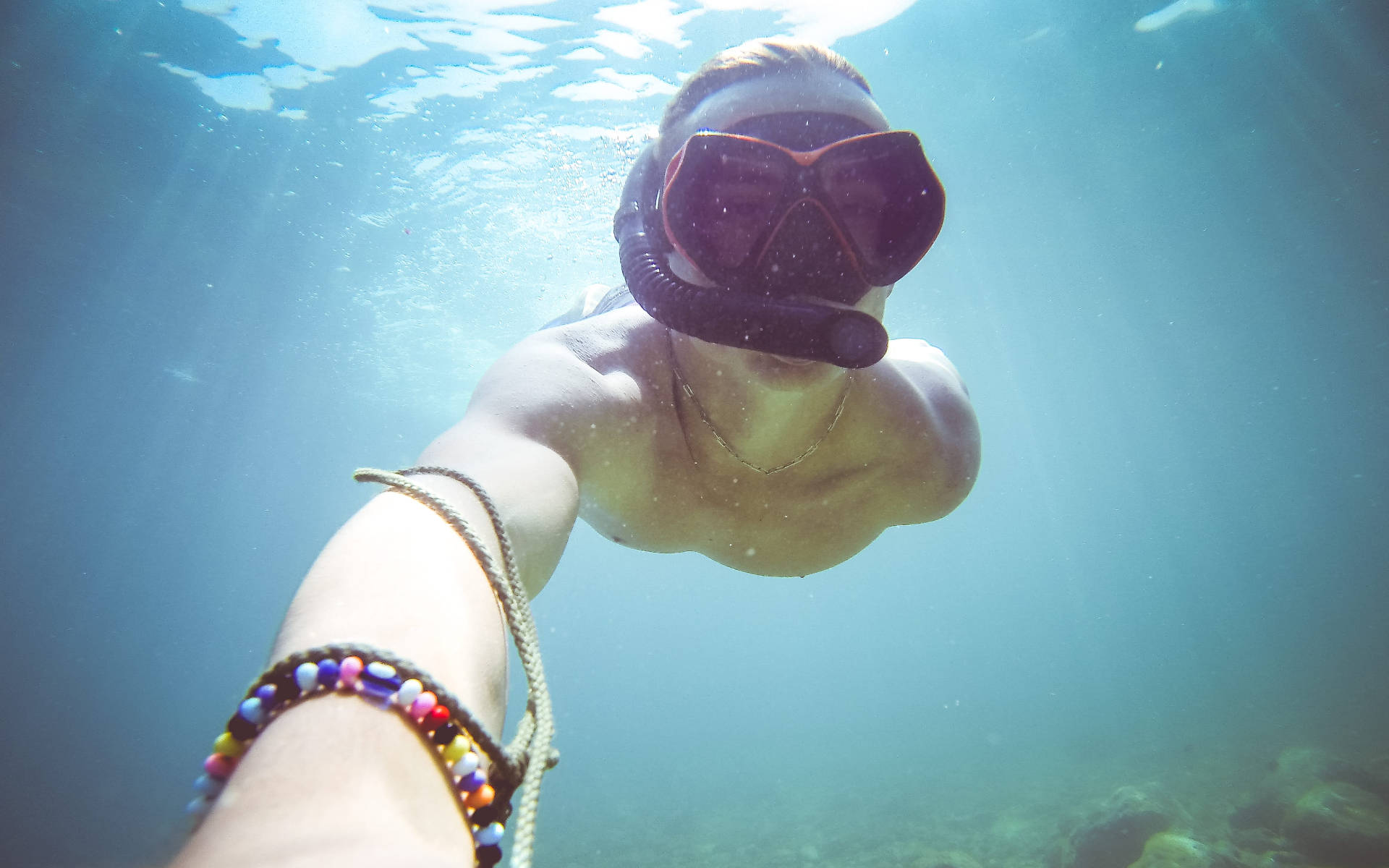 Swimming Diver Selfie Wallpaper