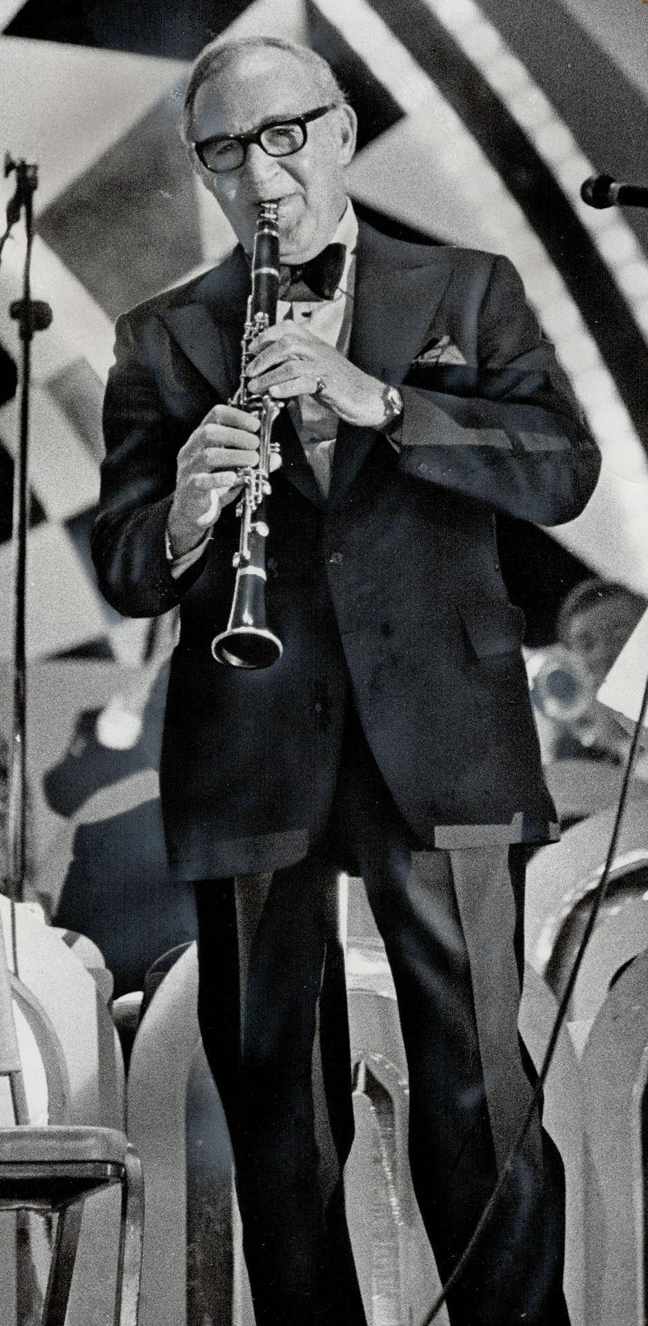Schwingendekönig Benny Goodman Im Jahr 1972 Wallpaper