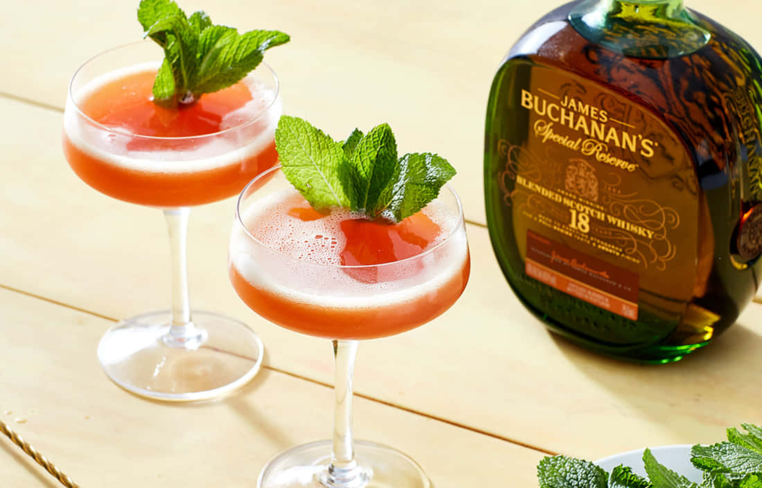 Swinging Sword Cocktail With Buchanan's Special Reserve Wallpaper