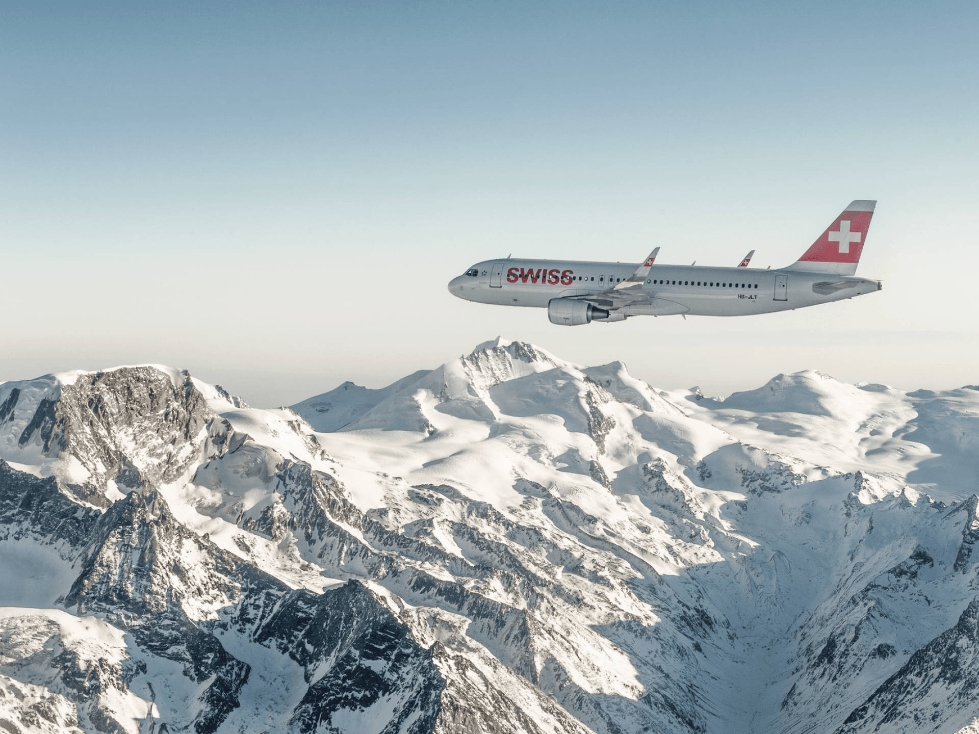 Aereodi Swiss Airlines Sopra La Montagna Innevata Sfondo
