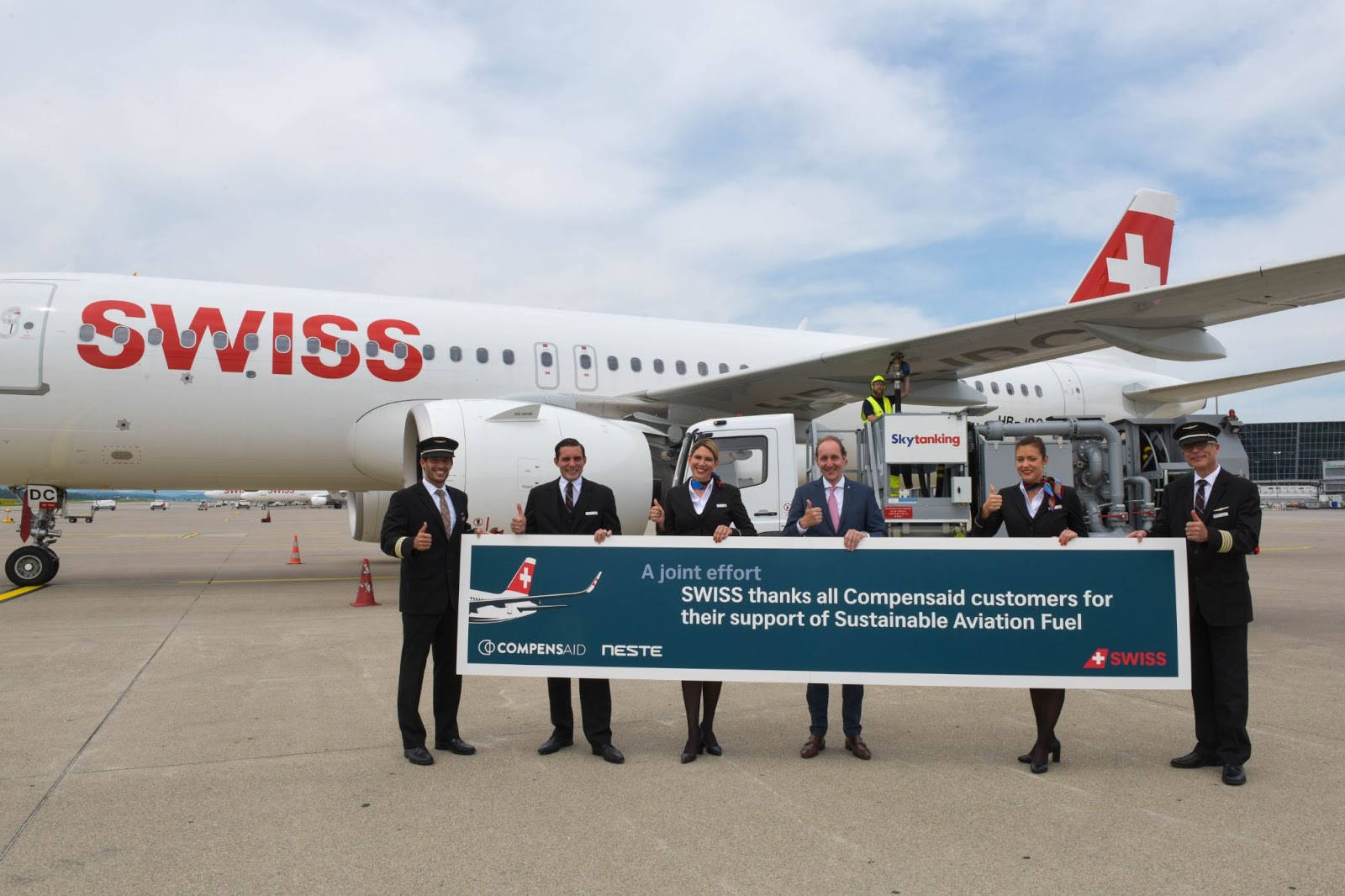 Bannerdi Ringraziamento All'equipaggio Delle Swiss Airlines Sfondo