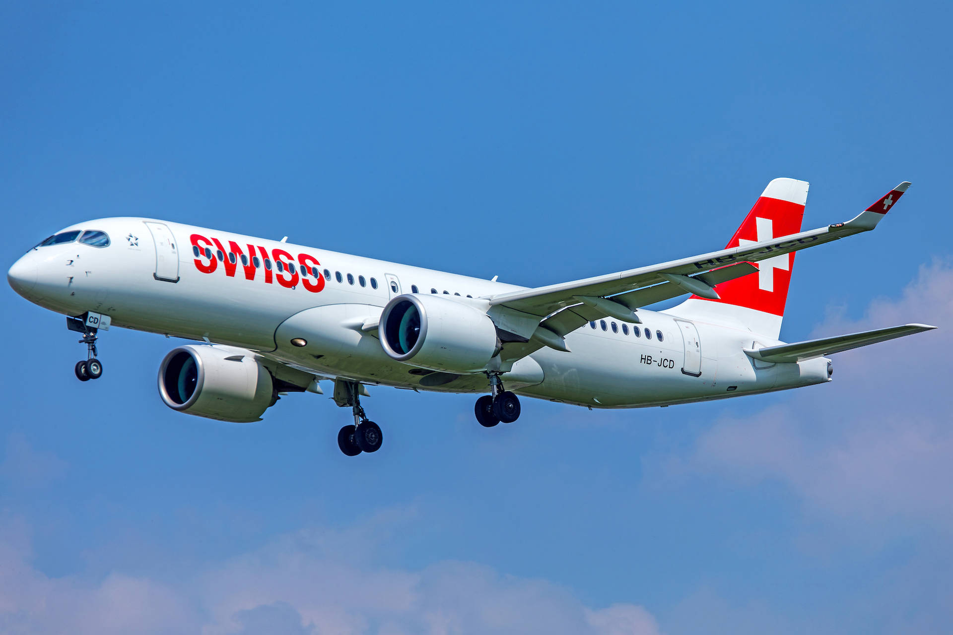 Schweiziske flyselskaber i den smukke himmel Wallpaper
