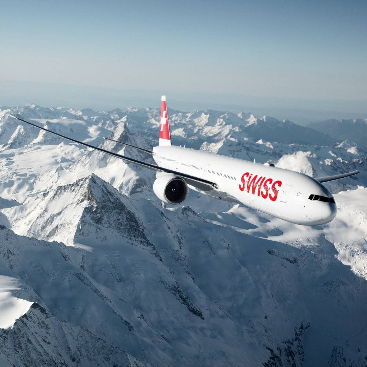Swissairlines Sobre A Cordilheira De Montanhas. Papel de Parede